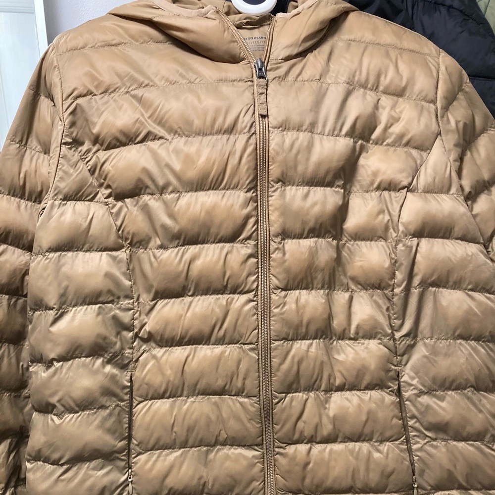 XXL Amazon Essentials Tan Puffer Coat
